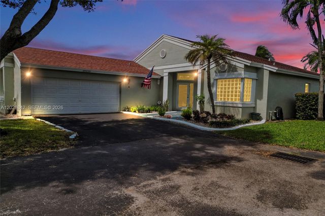 10639 Lago Welleby Dr, Sunrise, FL 33351