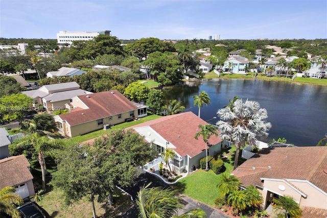 10639 Lago Welleby Dr, Sunrise, FL 33351