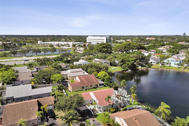 10639 Lago Welleby Dr, Sunrise, FL 33351
