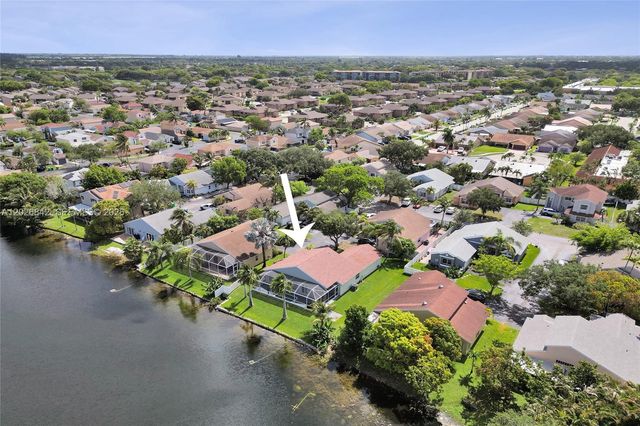 10639 Lago Welleby Dr, Sunrise, FL 33351