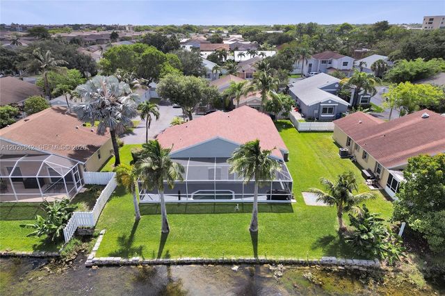 10639 Lago Welleby Dr, Sunrise, FL 33351