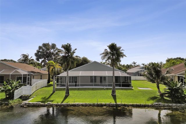 10639 Lago Welleby Dr, Sunrise, FL 33351