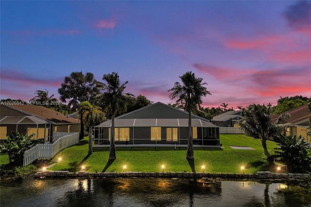 10639 Lago Welleby Dr, Sunrise, FL 33351