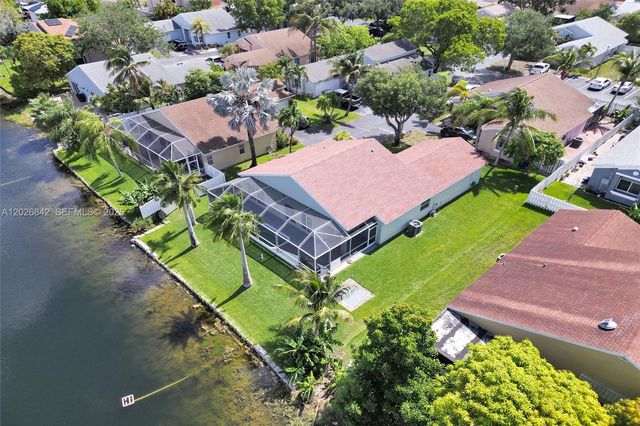 10639 Lago Welleby Dr, Sunrise, FL 33351