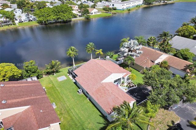 10639 Lago Welleby Dr, Sunrise, FL 33351