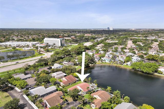 10639 Lago Welleby Dr, Sunrise, FL 33351
