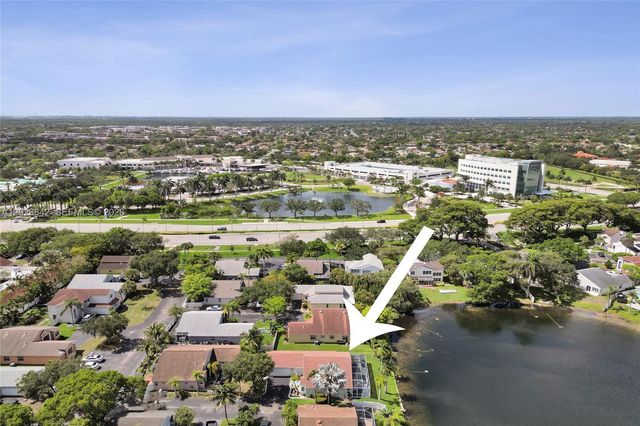 10639 Lago Welleby Dr, Sunrise, FL 33351