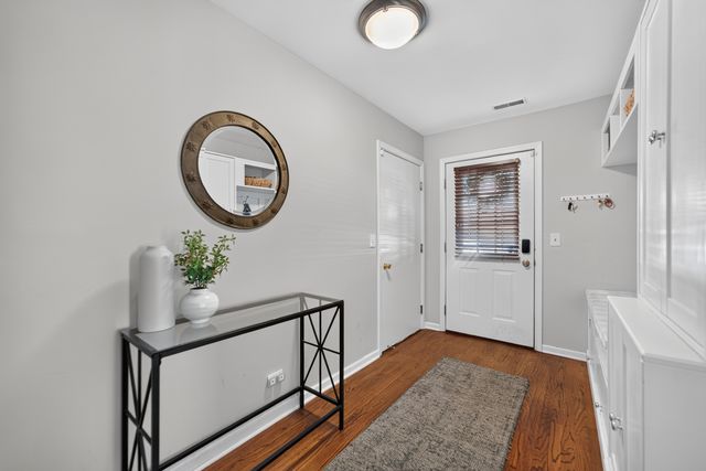3250 N WASHTENAW Avenue, Chicago, IL 60618