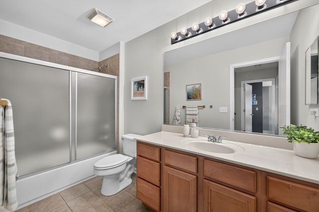 3250 N WASHTENAW Avenue, Chicago, IL 60618