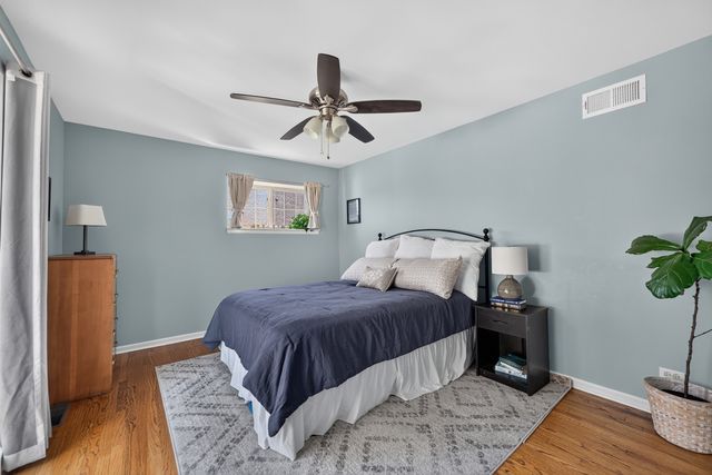 3250 N WASHTENAW Avenue, Chicago, IL 60618