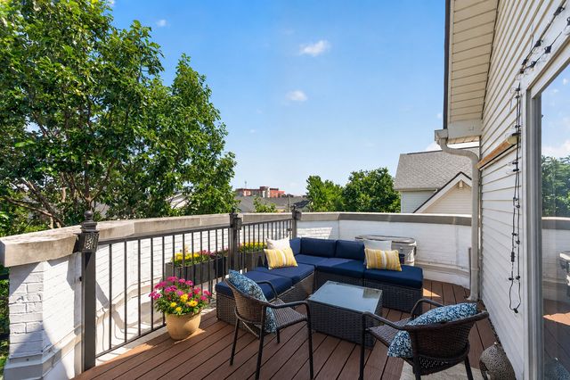 3250 N WASHTENAW Avenue, Chicago, IL 60618