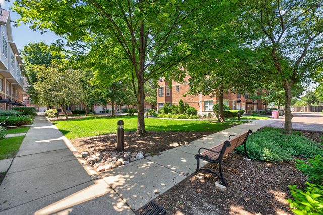 3250 N WASHTENAW Avenue, Chicago, IL 60618