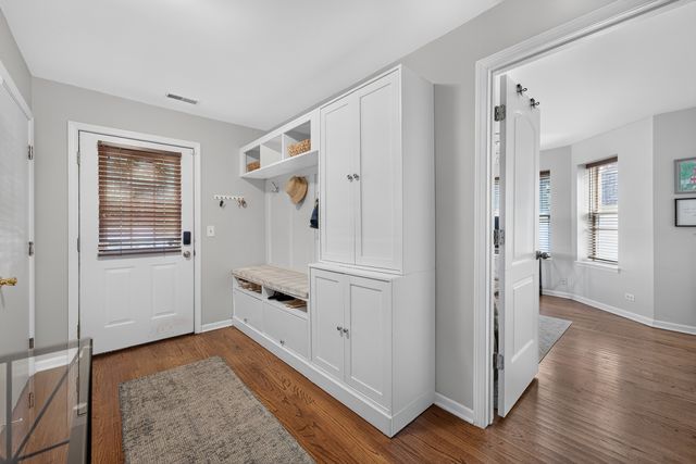 3250 N WASHTENAW Avenue, Chicago, IL 60618