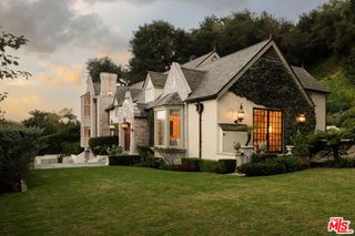 10950 Bellagio Road, Los Angeles, CA 90077