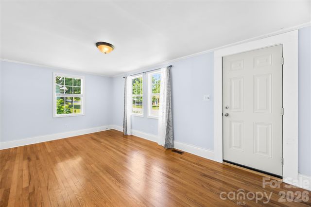 316 20th Avenue NE, Hickory, NC 28601