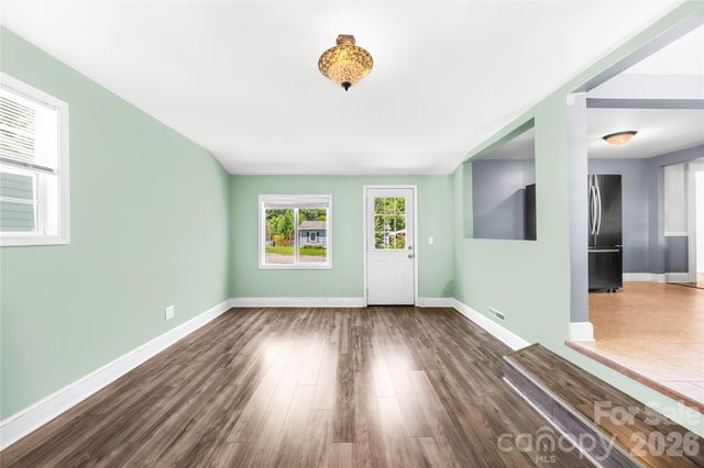316 20th Avenue NE, Hickory, NC 28601