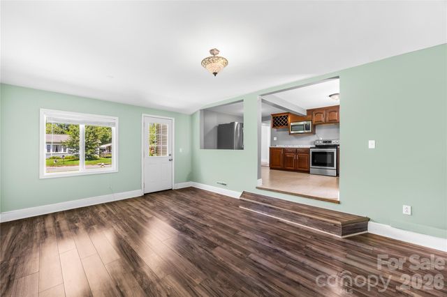 316 20th Avenue NE, Hickory, NC 28601