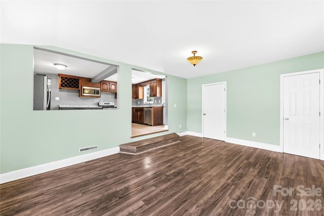 316 20th Avenue NE, Hickory, NC 28601