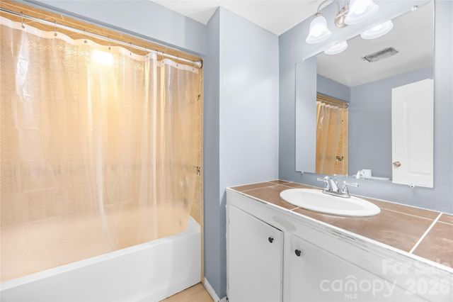 316 20th Avenue NE, Hickory, NC 28601
