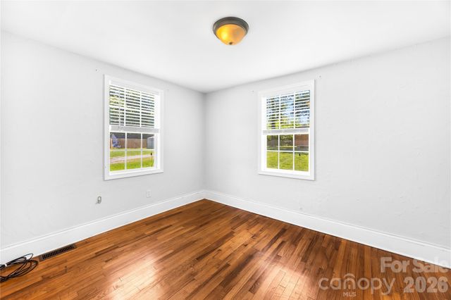 316 20th Avenue NE, Hickory, NC 28601