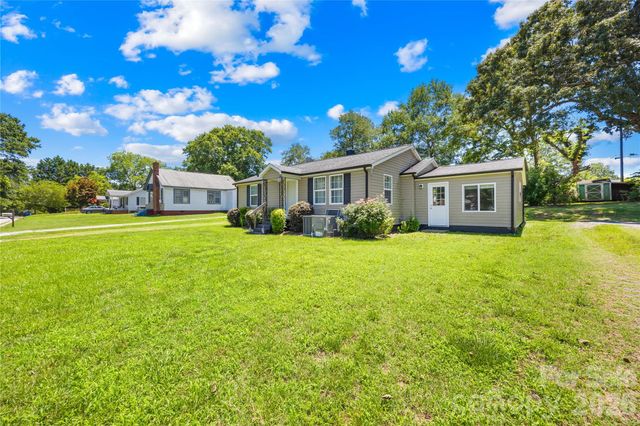 316 20th Avenue NE, Hickory, NC 28601