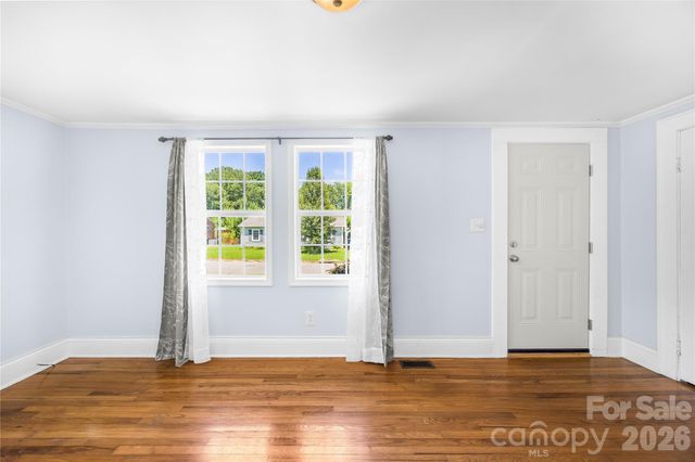 316 20th Avenue NE, Hickory, NC 28601