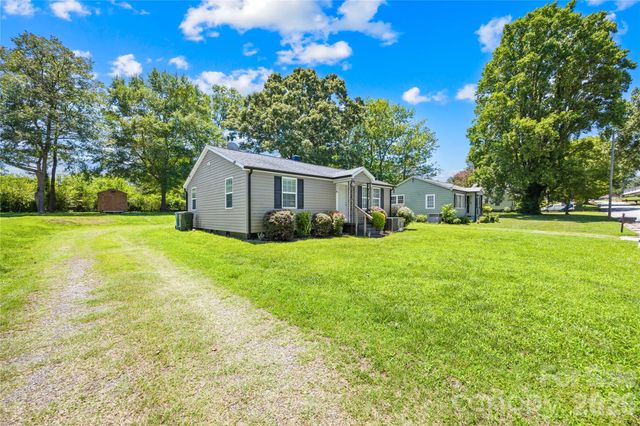 316 20th Avenue NE, Hickory, NC 28601