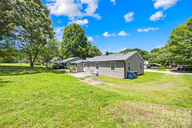 316 20th Avenue NE, Hickory, NC 28601