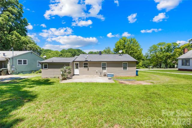 316 20th Avenue NE, Hickory, NC 28601