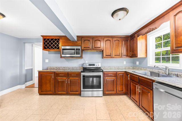 316 20th Avenue NE, Hickory, NC 28601