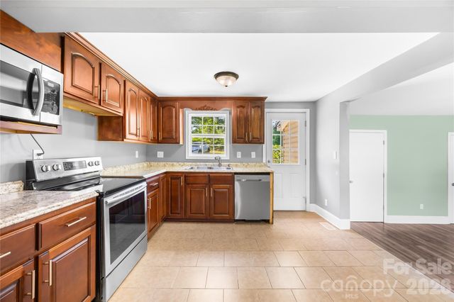 316 20th Avenue NE, Hickory, NC 28601