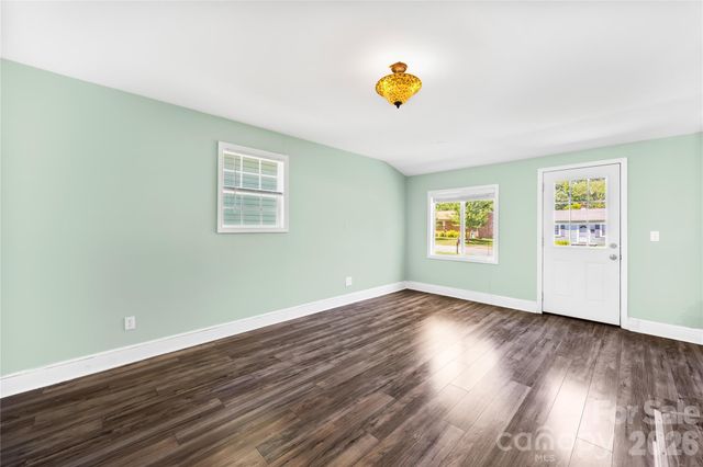 316 20th Avenue NE, Hickory, NC 28601