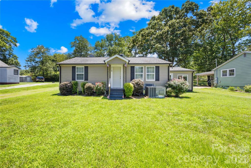 316 20th Avenue NE, Hickory, NC 28601
