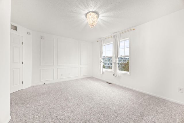 1686 Village Trail E 2, Maplewood, MN 55109