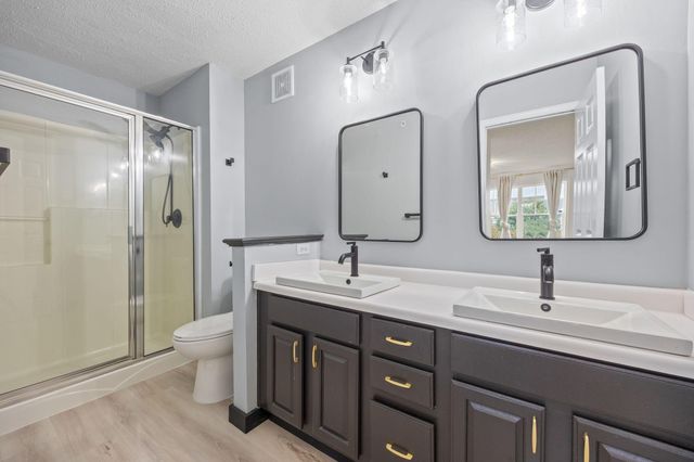 1686 Village Trail E 2, Maplewood, MN 55109