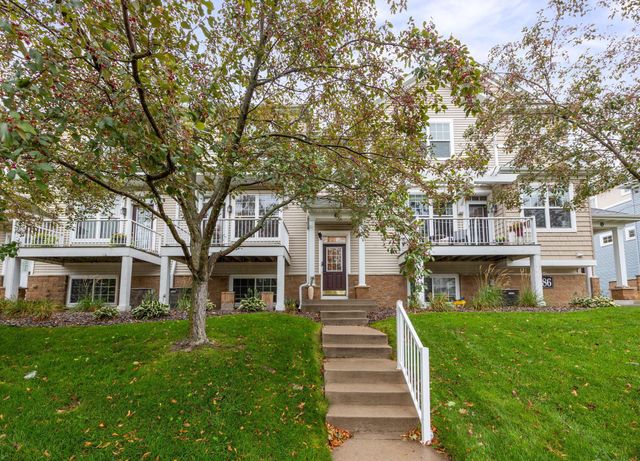 1686 Village Trail E 2, Maplewood, MN 55109