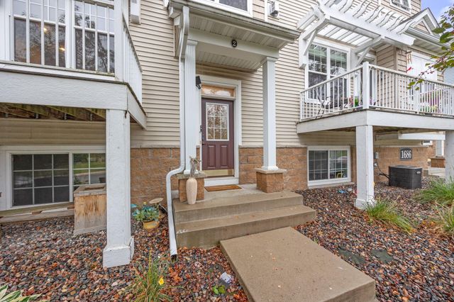 1686 Village Trail E 2, Maplewood, MN 55109