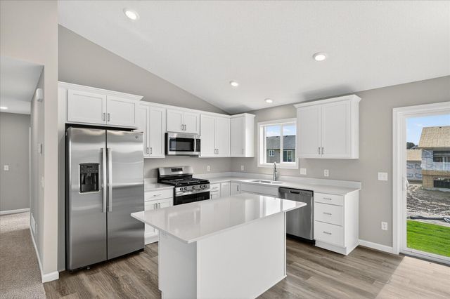 1748 Squirrel Way, New Richmond, WI 54017