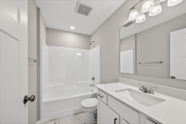 1748 Squirrel Way, New Richmond, WI 54017