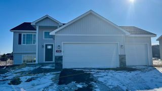 1748 Squirrel Way, New Richmond, WI 54017