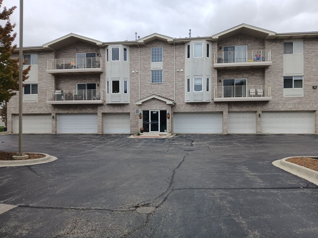 701 5th Avenue N 5th Avenue 102, Addison, IL 60101 — exterior