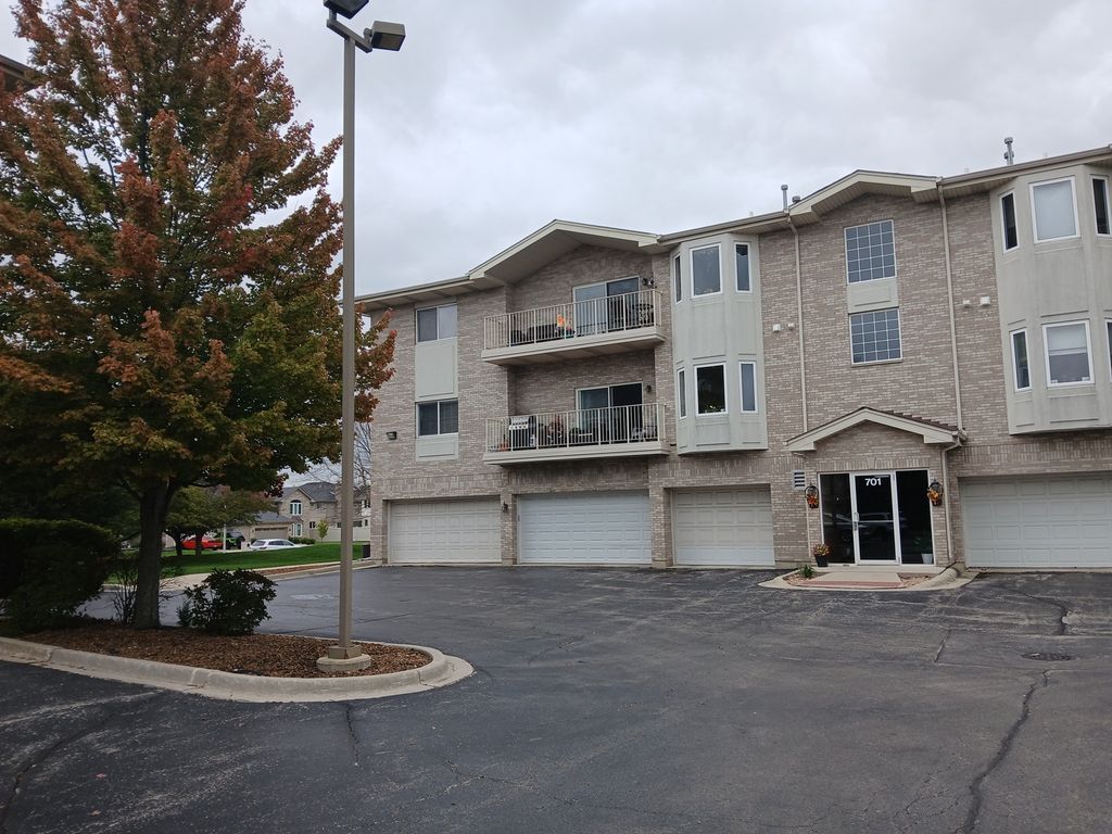 701 5th Avenue N 5th Avenue 102, Addison, IL 60101 — photo 2