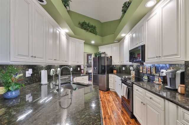 210 LINGER LANE, Sun City Center, FL 33573