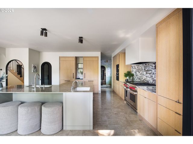 2208 Ne 28TH Ave, Portland, OR 97212