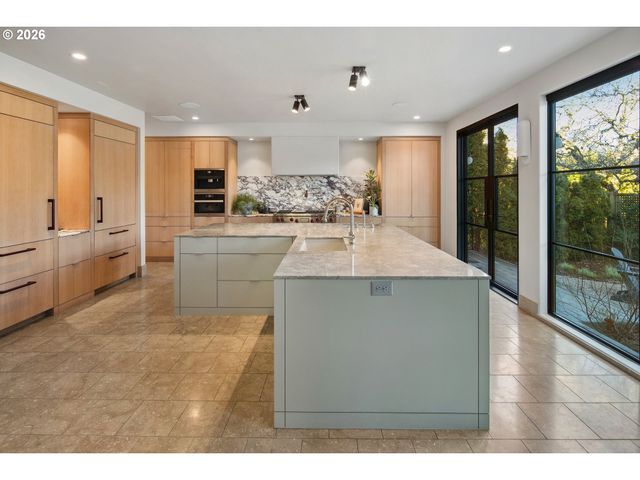 2208 Ne 28TH Ave, Portland, OR 97212