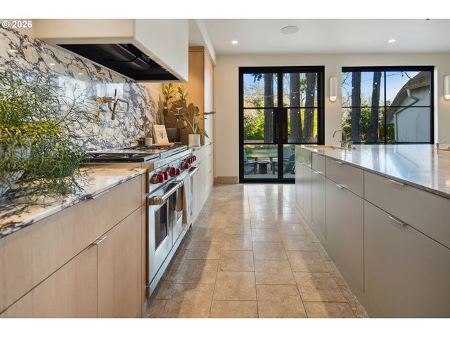 2208 Ne 28TH Ave, Portland, OR 97212