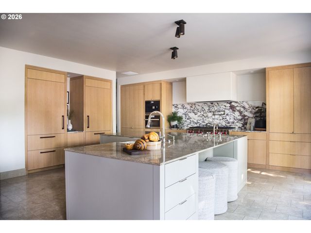 2208 Ne 28TH Ave, Portland, OR 97212