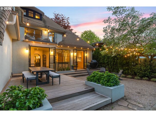 2208 Ne 28TH Ave, Portland, OR 97212