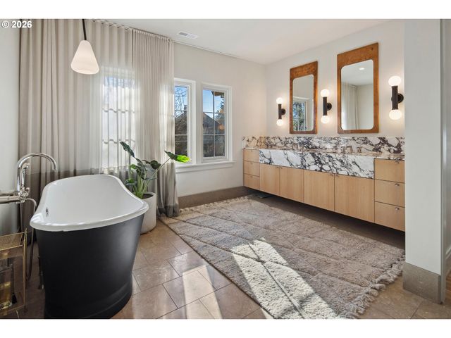 2208 Ne 28TH Ave, Portland, OR 97212