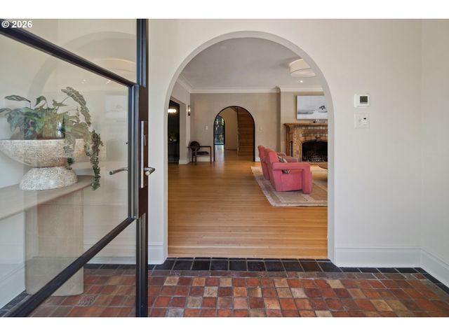 2208 Ne 28TH Ave, Portland, OR 97212